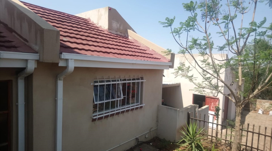 3 Bedroom Property for Sale in Vaaloewer Gauteng