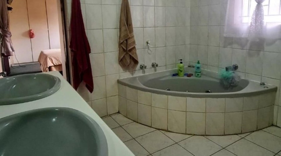 4 Bedroom Property for Sale in Vanderbijlpark CE 2 Gauteng