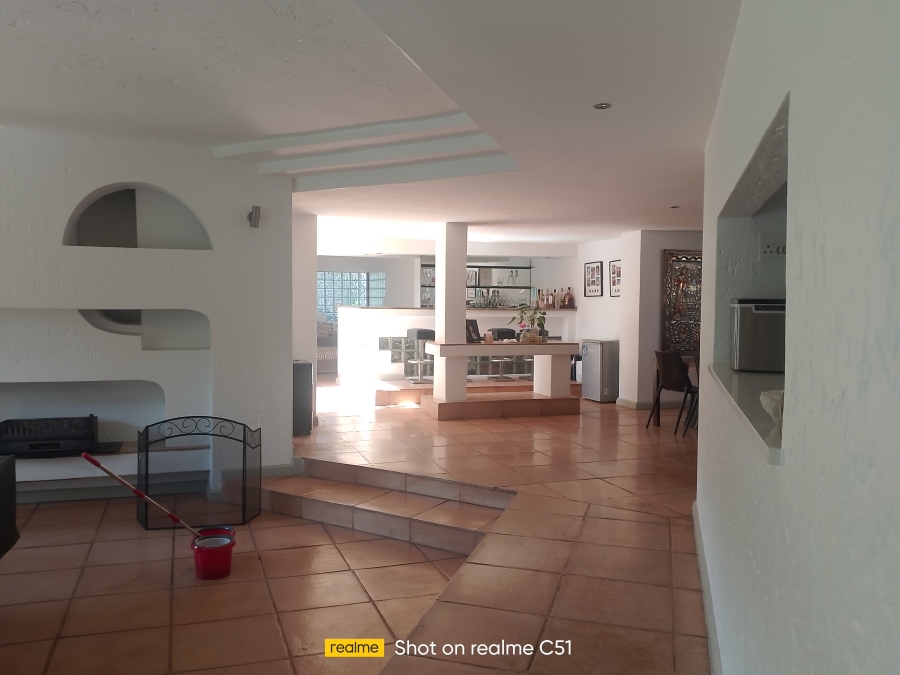 6 Bedroom Property for Sale in Sonneveld Gauteng