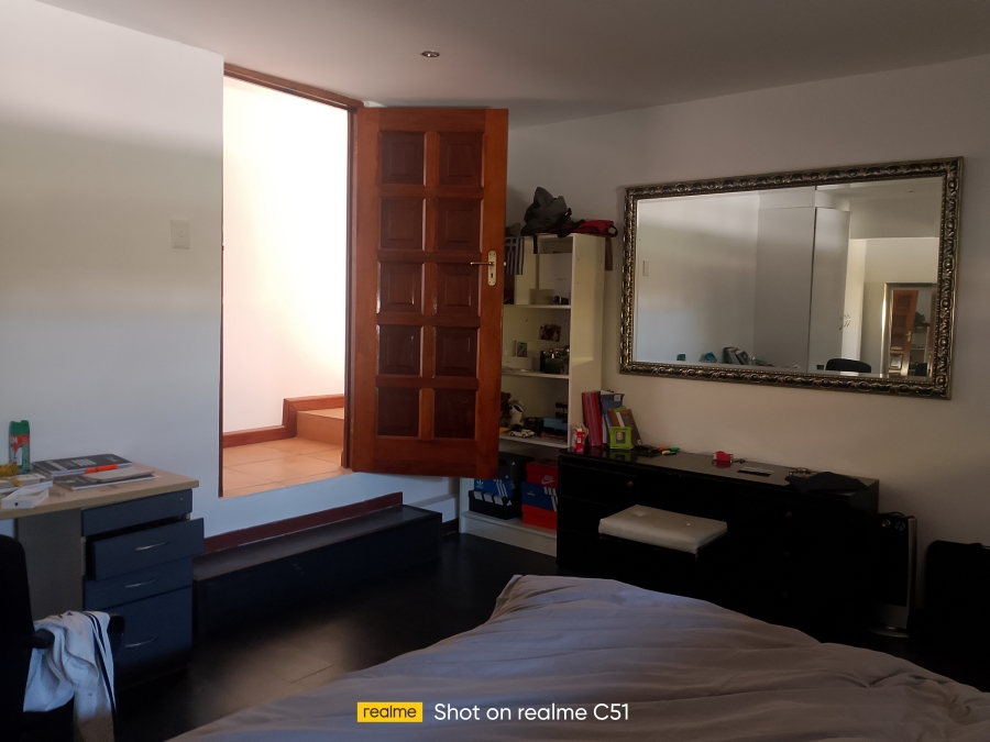 6 Bedroom Property for Sale in Sonneveld Gauteng
