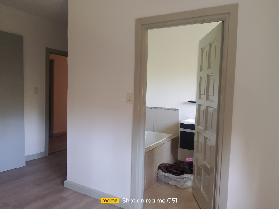 6 Bedroom Property for Sale in Sonneveld Gauteng