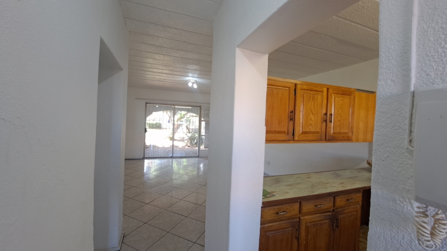 To Let 2 Bedroom Property for Rent in Florida Lake Gauteng