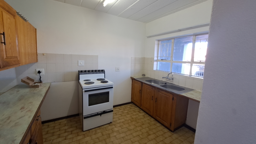 To Let 2 Bedroom Property for Rent in Florida Lake Gauteng