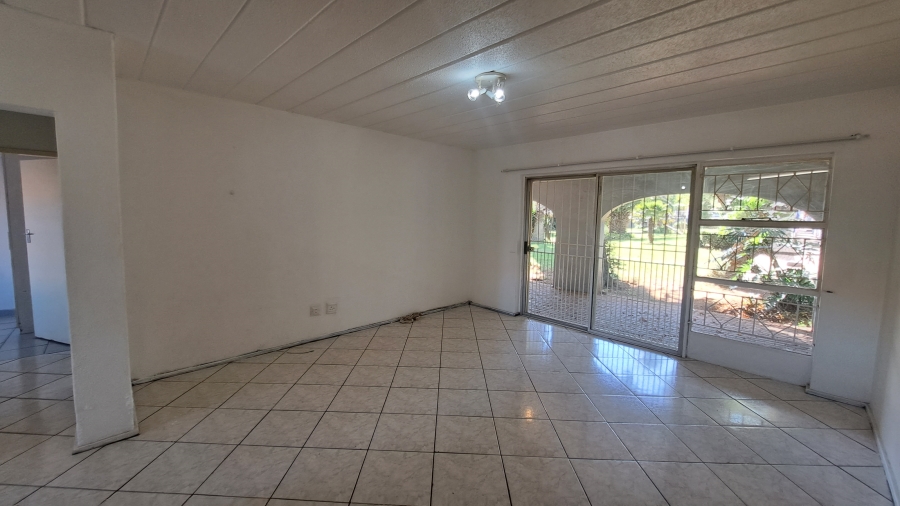 To Let 2 Bedroom Property for Rent in Florida Lake Gauteng