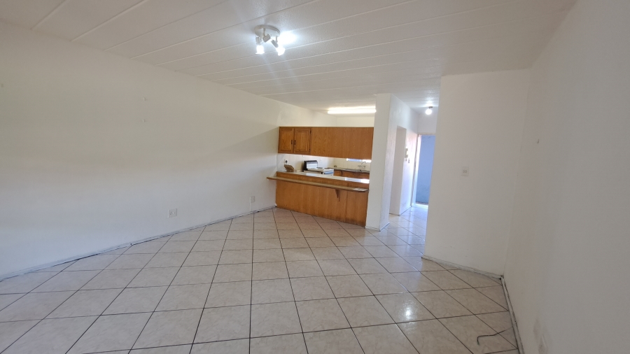 To Let 2 Bedroom Property for Rent in Florida Lake Gauteng