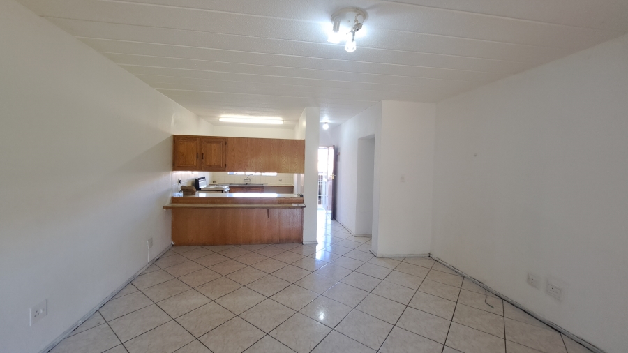 To Let 2 Bedroom Property for Rent in Florida Lake Gauteng