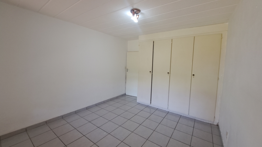 To Let 2 Bedroom Property for Rent in Florida Lake Gauteng