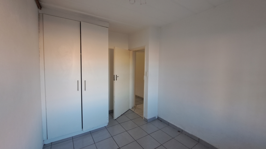 To Let 2 Bedroom Property for Rent in Florida Lake Gauteng