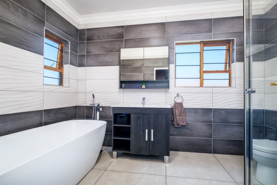 4 Bedroom Property for Sale in Boskruin Gauteng