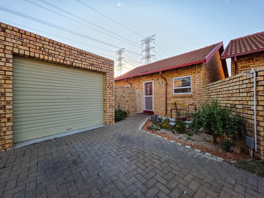 2 Bedroom Property for Sale in Moreleta Park Gauteng