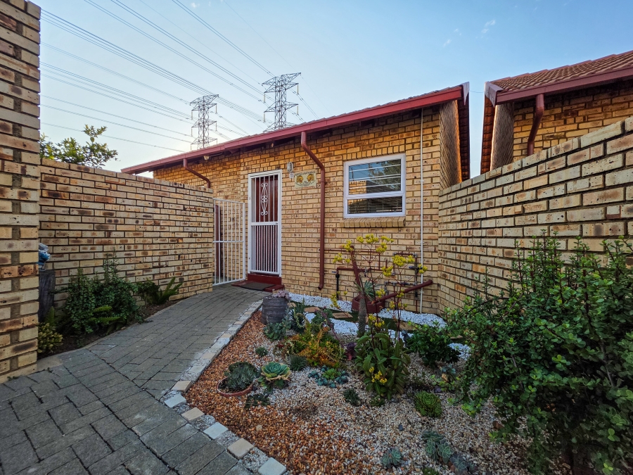 2 Bedroom Property for Sale in Moreleta Park Gauteng