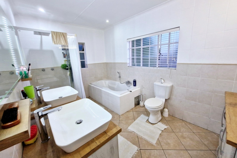 2 Bedroom Property for Sale in Noordhang Gauteng