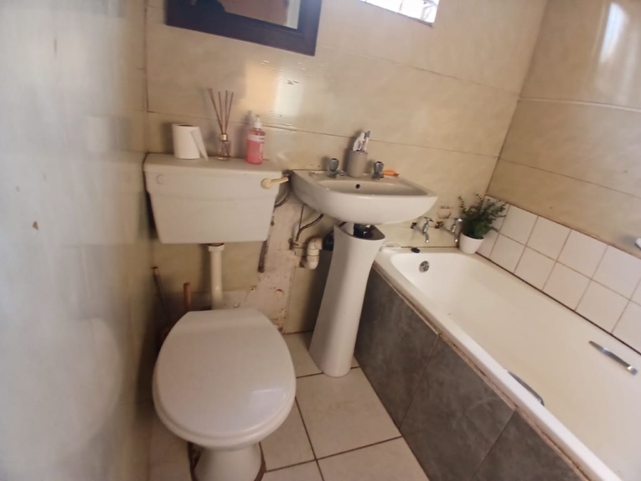 2 Bedroom Property for Sale in Roodekop Gauteng