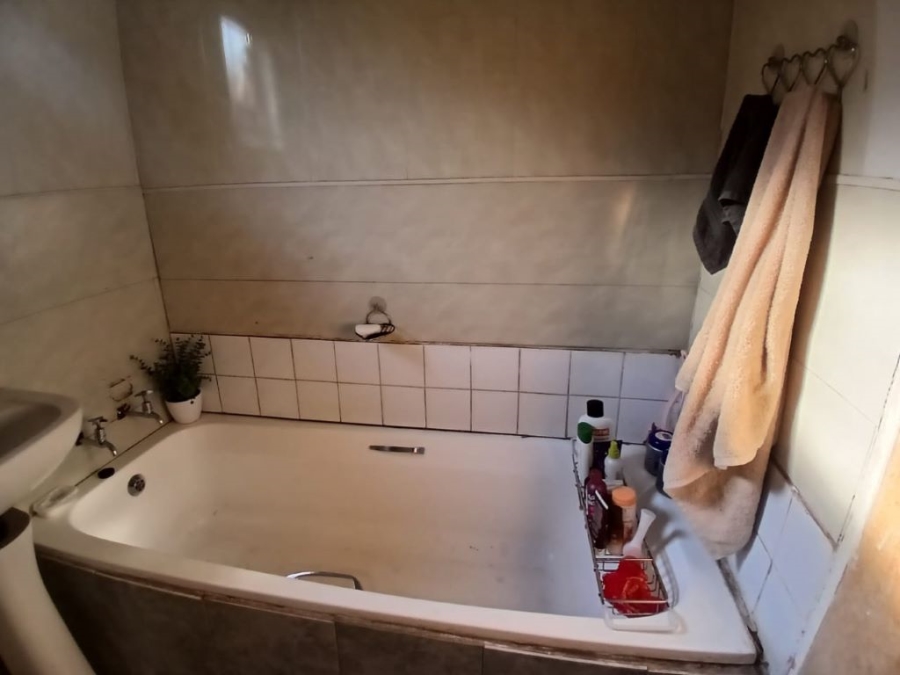 2 Bedroom Property for Sale in Roodekop Gauteng