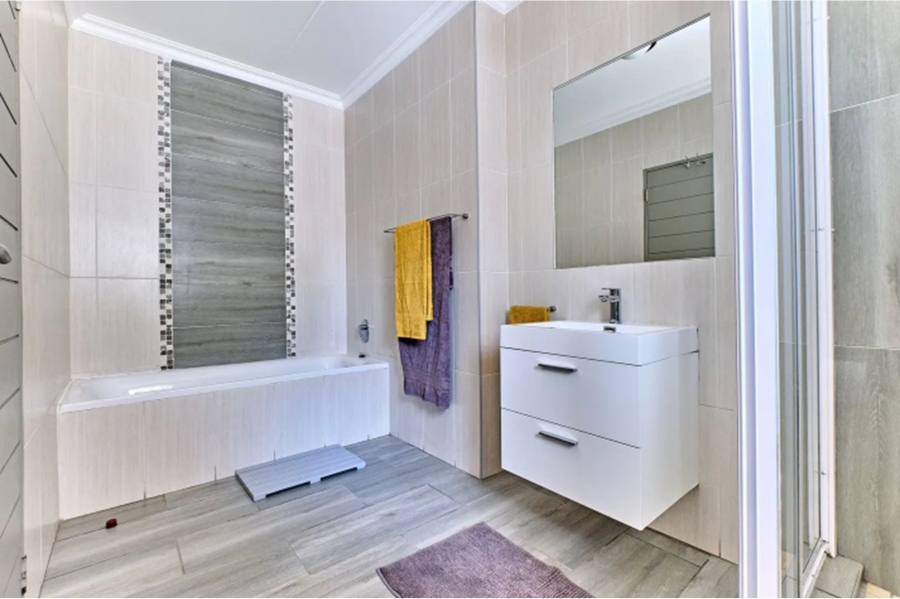 3 Bedroom Property for Sale in Broadacres Gauteng