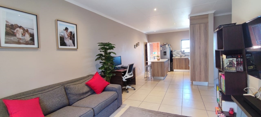 2 Bedroom Property for Sale in Die Hoewes Gauteng