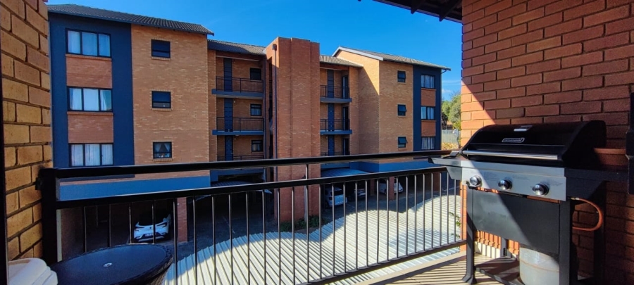 2 Bedroom Property for Sale in Die Hoewes Gauteng