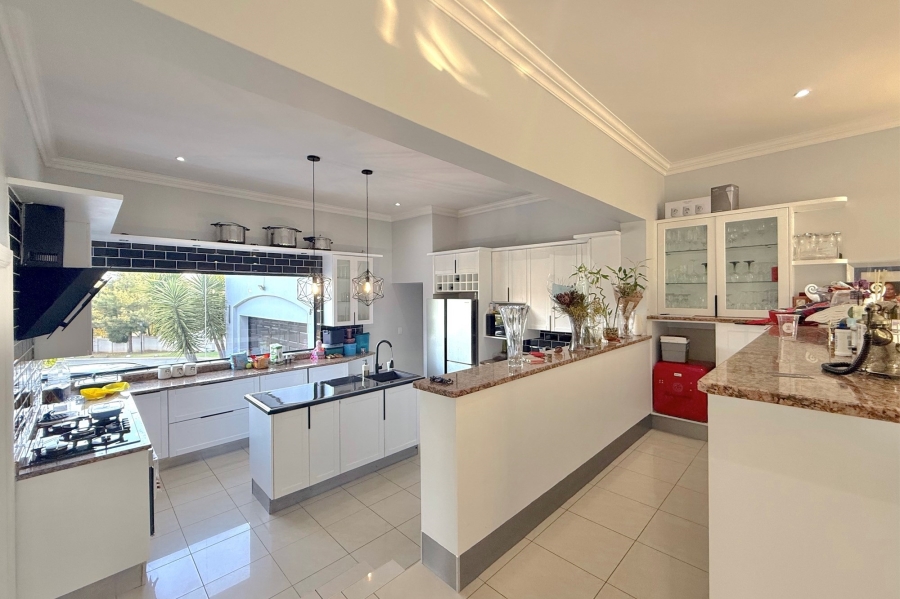 To Let 5 Bedroom Property for Rent in Fourways Gauteng