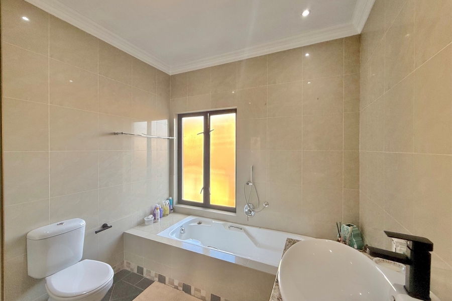 To Let 5 Bedroom Property for Rent in Fourways Gauteng