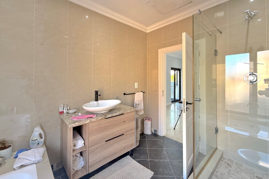 To Let 5 Bedroom Property for Rent in Fourways Gauteng