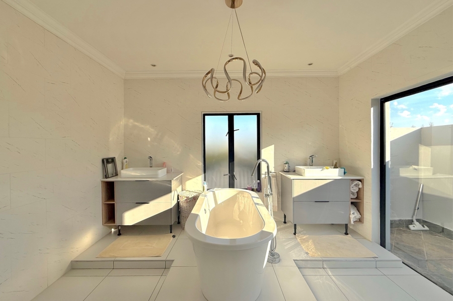 To Let 5 Bedroom Property for Rent in Fourways Gauteng