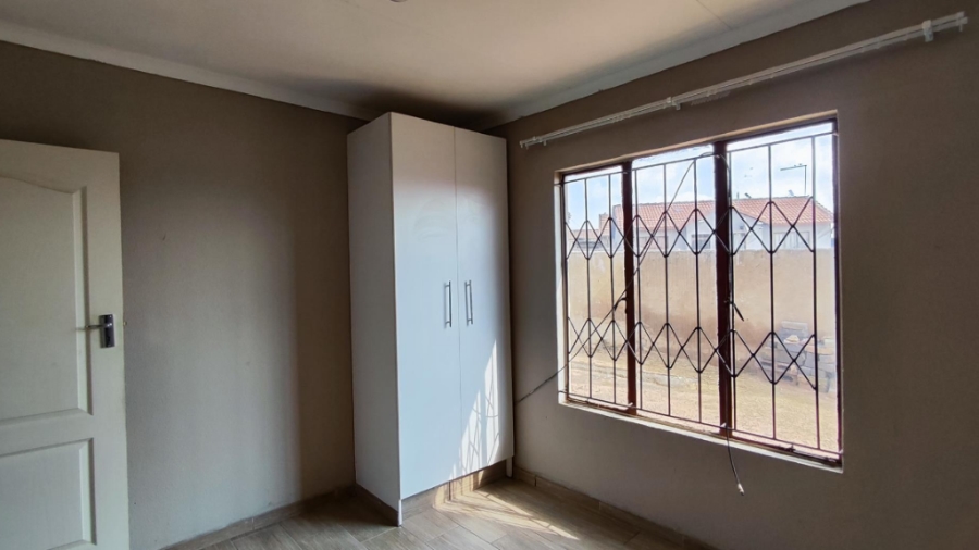 2 Bedroom Property for Sale in Roodekop Gauteng