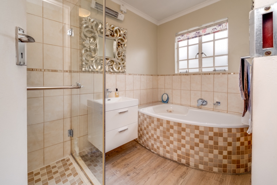 2 Bedroom Property for Sale in Bryanston Gauteng
