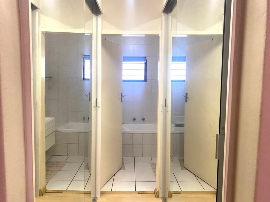 To Let 2 Bedroom Property for Rent in Sandown Gauteng