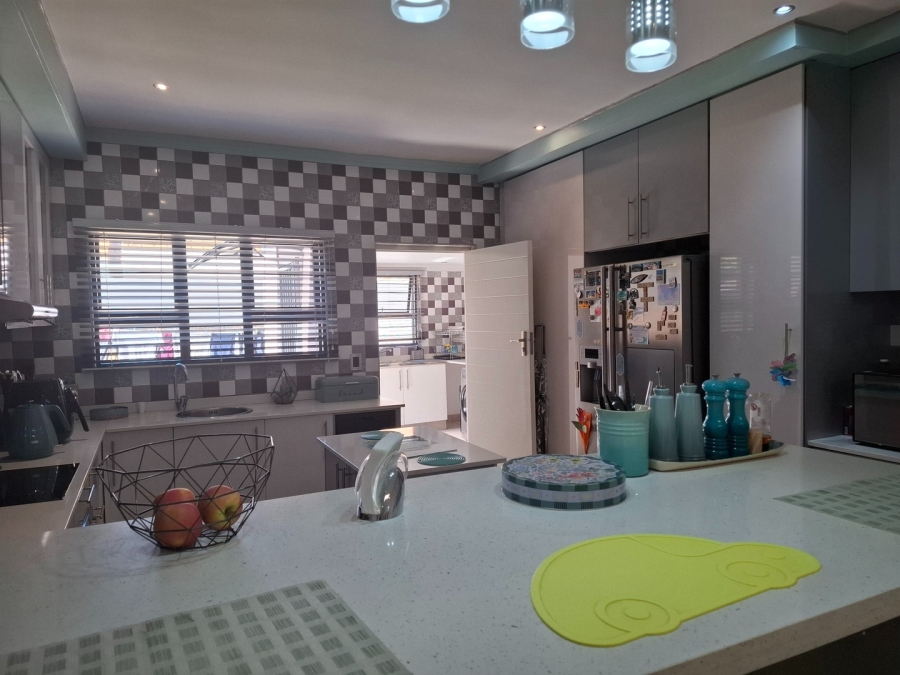 3 Bedroom Property for Sale in Lakefield Gauteng