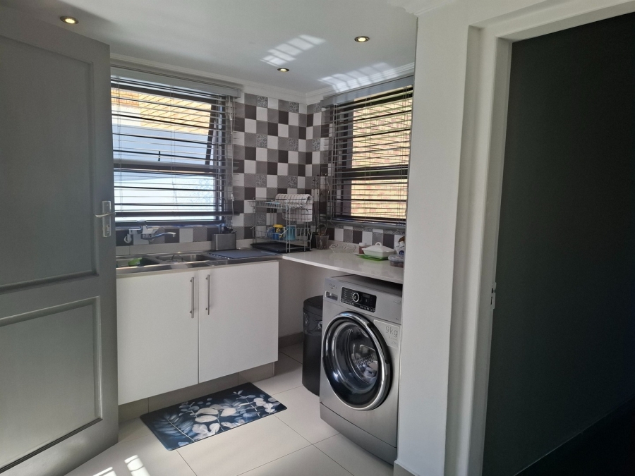 3 Bedroom Property for Sale in Lakefield Gauteng