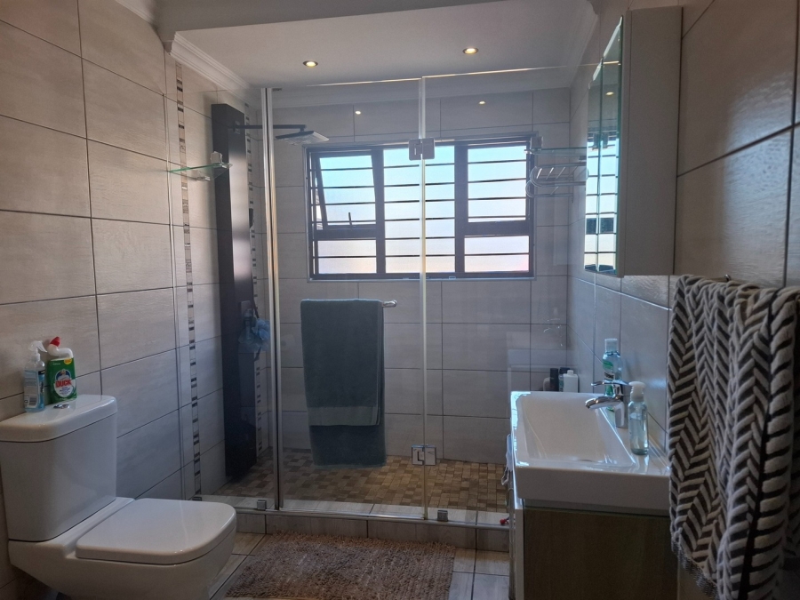 3 Bedroom Property for Sale in Lakefield Gauteng