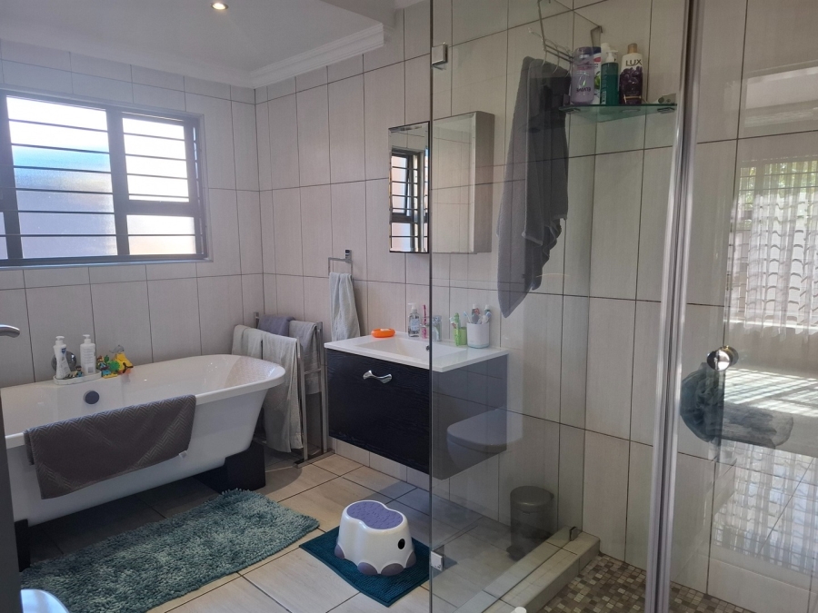 3 Bedroom Property for Sale in Lakefield Gauteng