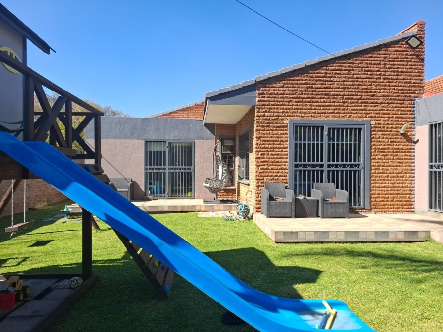 3 Bedroom Property for Sale in Lakefield Gauteng