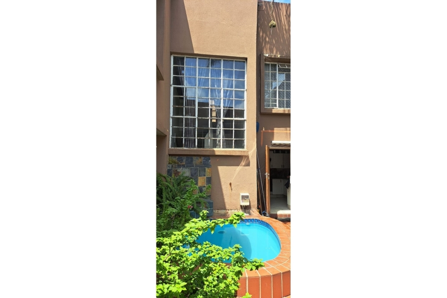 3 Bedroom Property for Sale in Corlett Gardens Gauteng