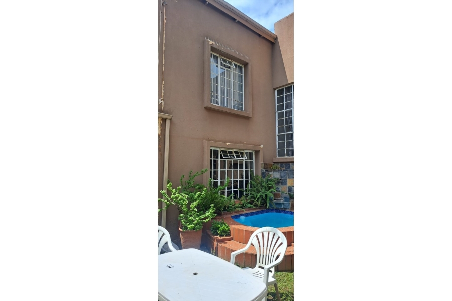 3 Bedroom Property for Sale in Corlett Gardens Gauteng