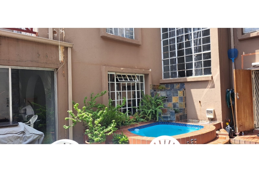 3 Bedroom Property for Sale in Corlett Gardens Gauteng