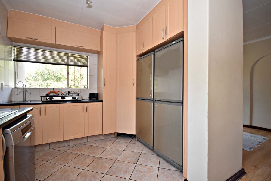 3 Bedroom Property for Sale in Bromhof Gauteng