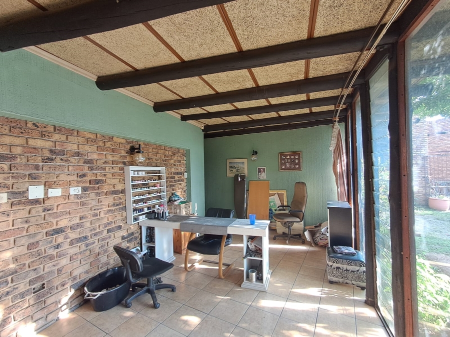 4 Bedroom Property for Sale in Glenvista Gauteng