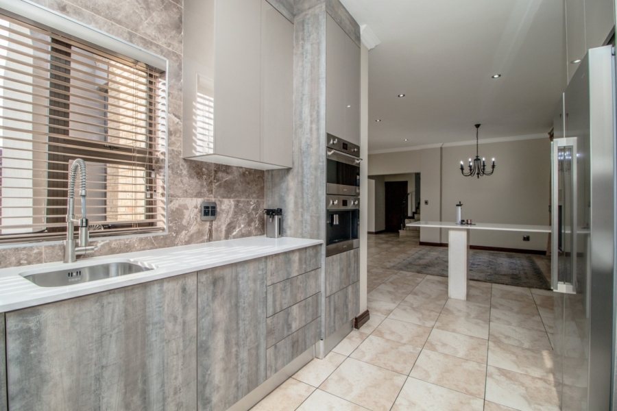 3 Bedroom Property for Sale in Lakefield Gauteng