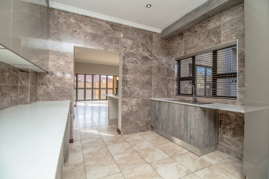 3 Bedroom Property for Sale in Lakefield Gauteng