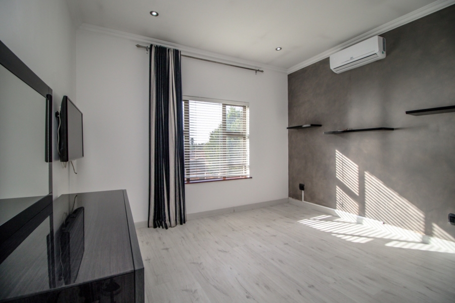 3 Bedroom Property for Sale in Lakefield Gauteng