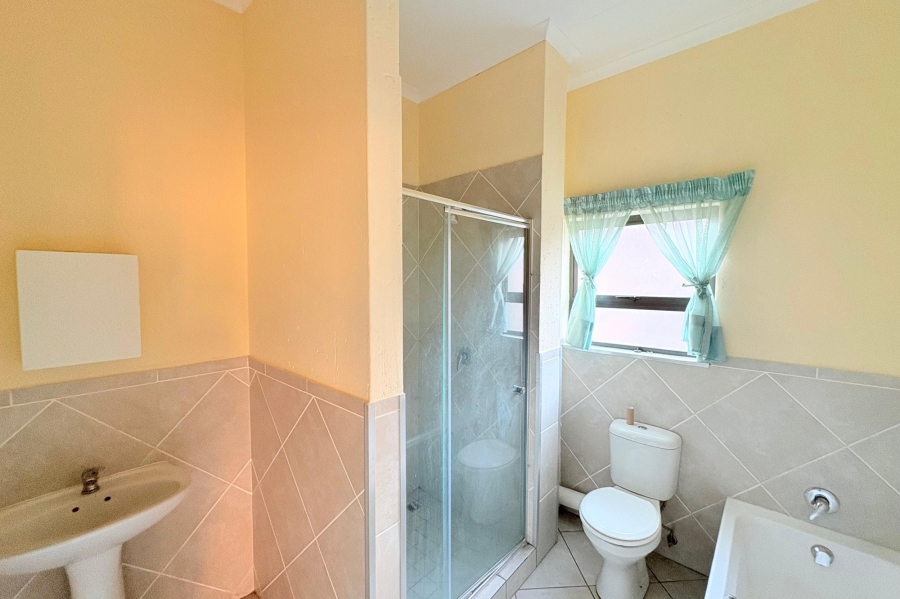 2 Bedroom Property for Sale in Goedeburg Gauteng