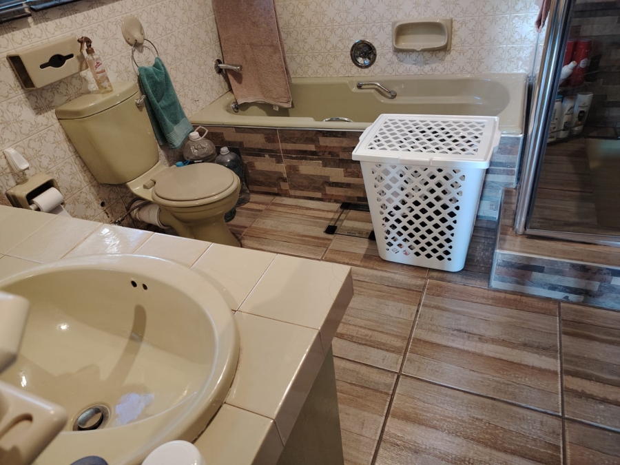 4 Bedroom Property for Sale in Greenhills Gauteng