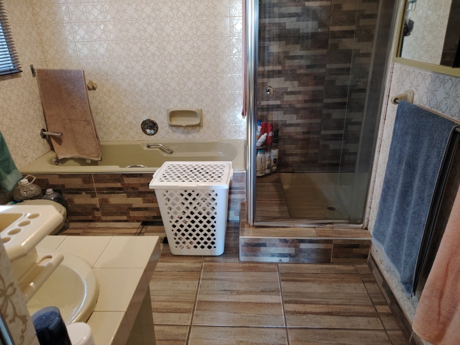 4 Bedroom Property for Sale in Greenhills Gauteng