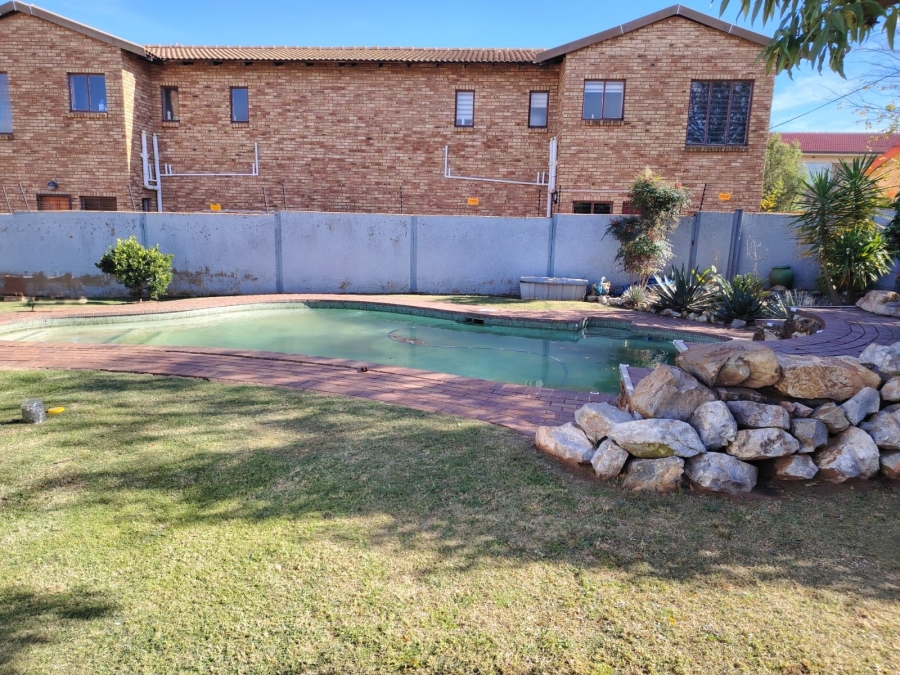4 Bedroom Property for Sale in Greenhills Gauteng