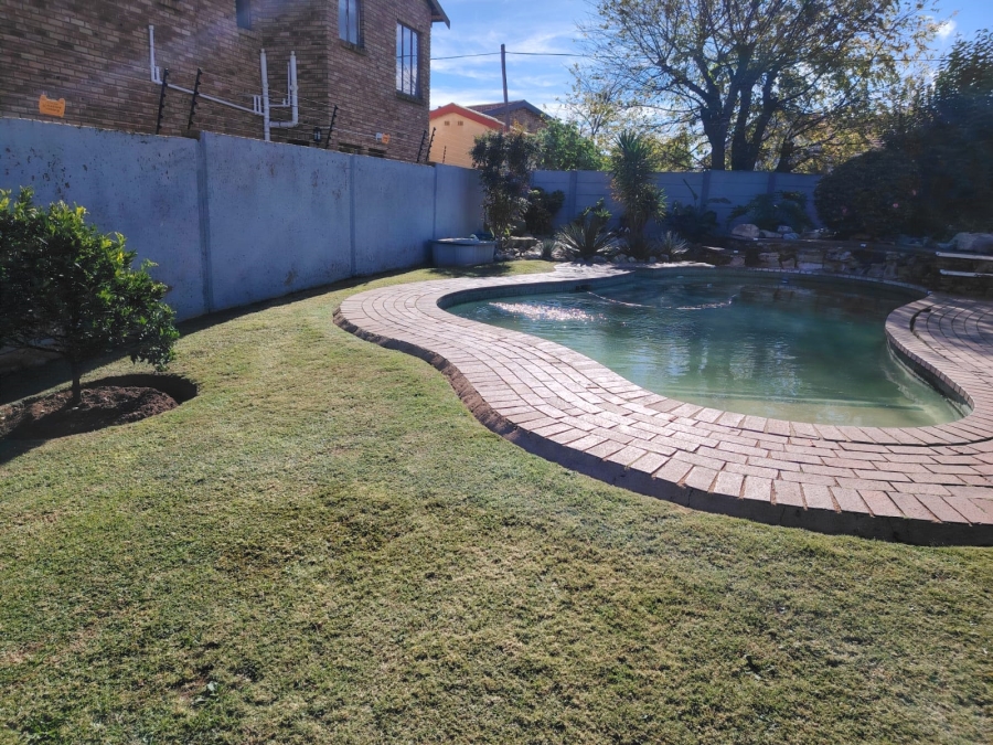 4 Bedroom Property for Sale in Greenhills Gauteng