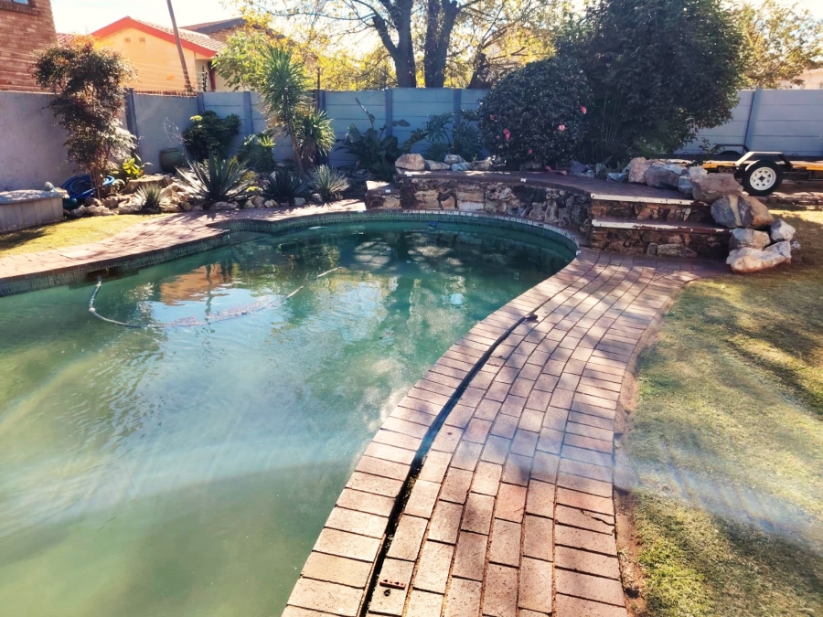 4 Bedroom Property for Sale in Greenhills Gauteng
