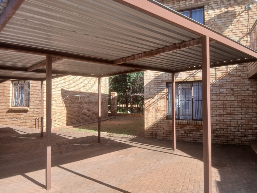 2 Bedroom Property for Sale in Helikonpark Gauteng