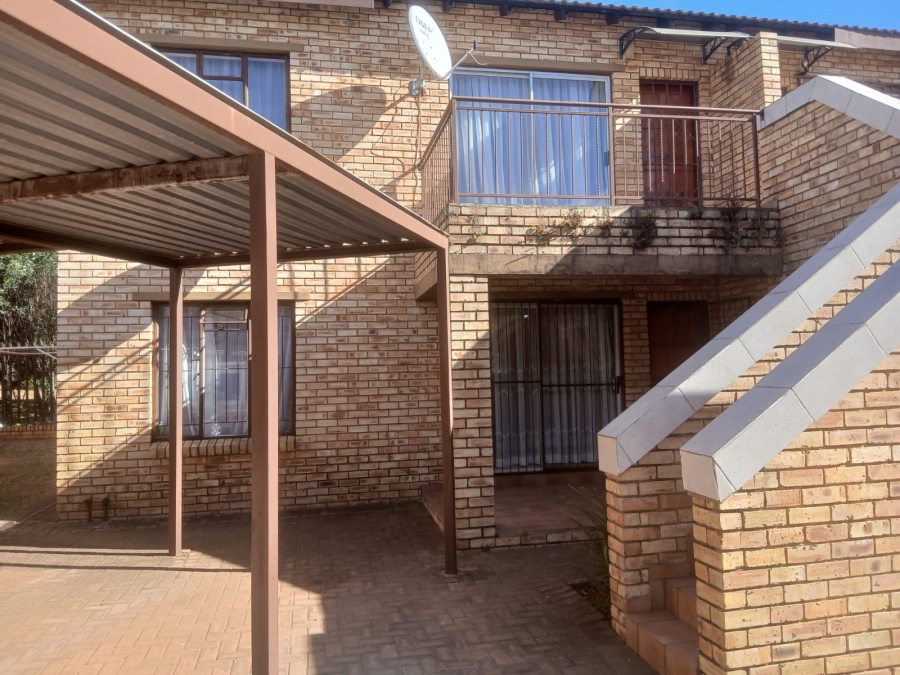2 Bedroom Property for Sale in Helikonpark Gauteng