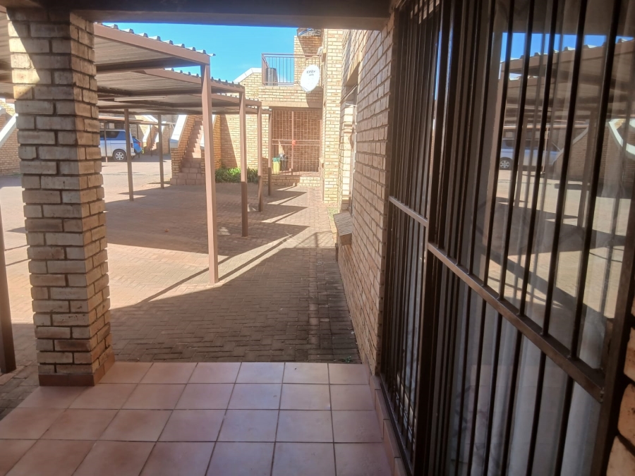 2 Bedroom Property for Sale in Helikonpark Gauteng